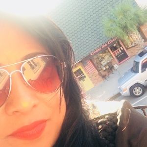 Meet your Posher, Inocencia